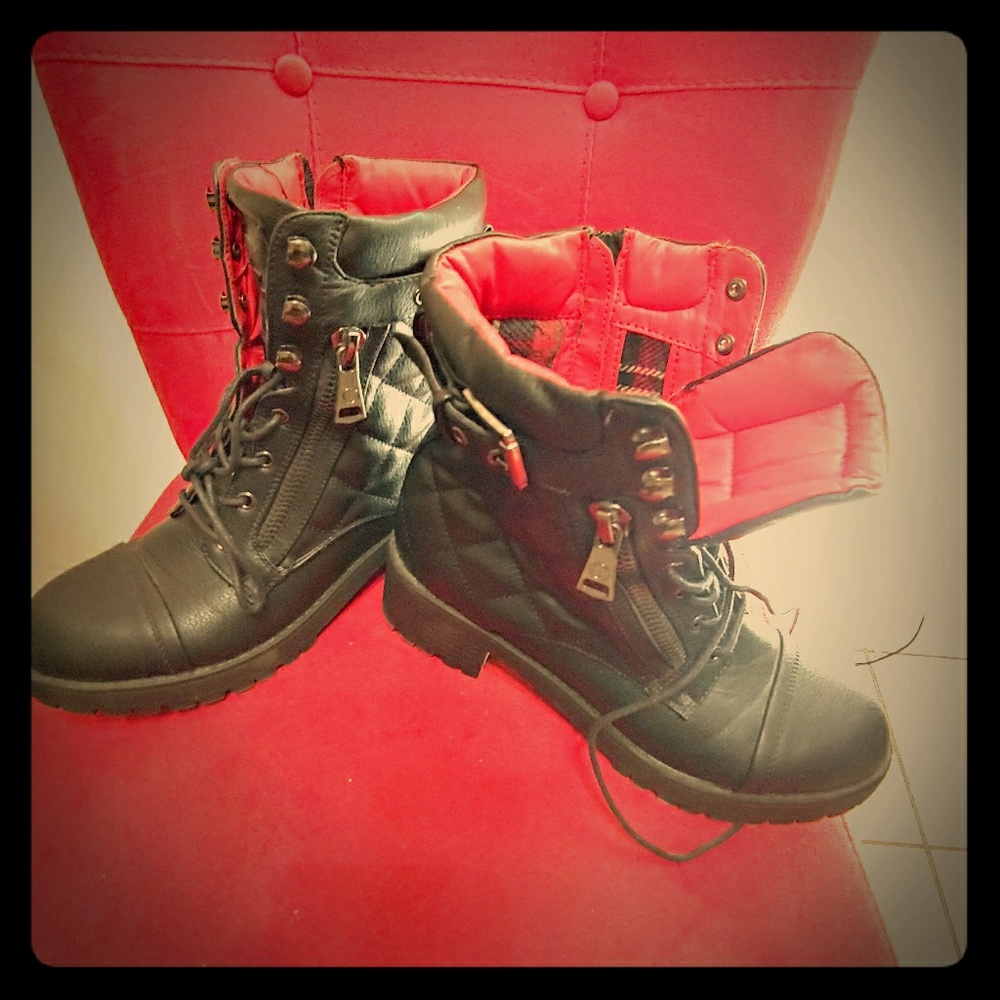 GUESS Combat boots